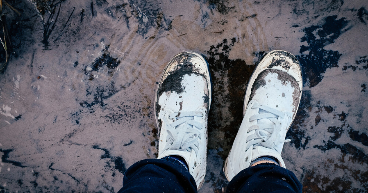 dirty and wet shoes that go against athletes foot tips should be washed to prevent athletes foot